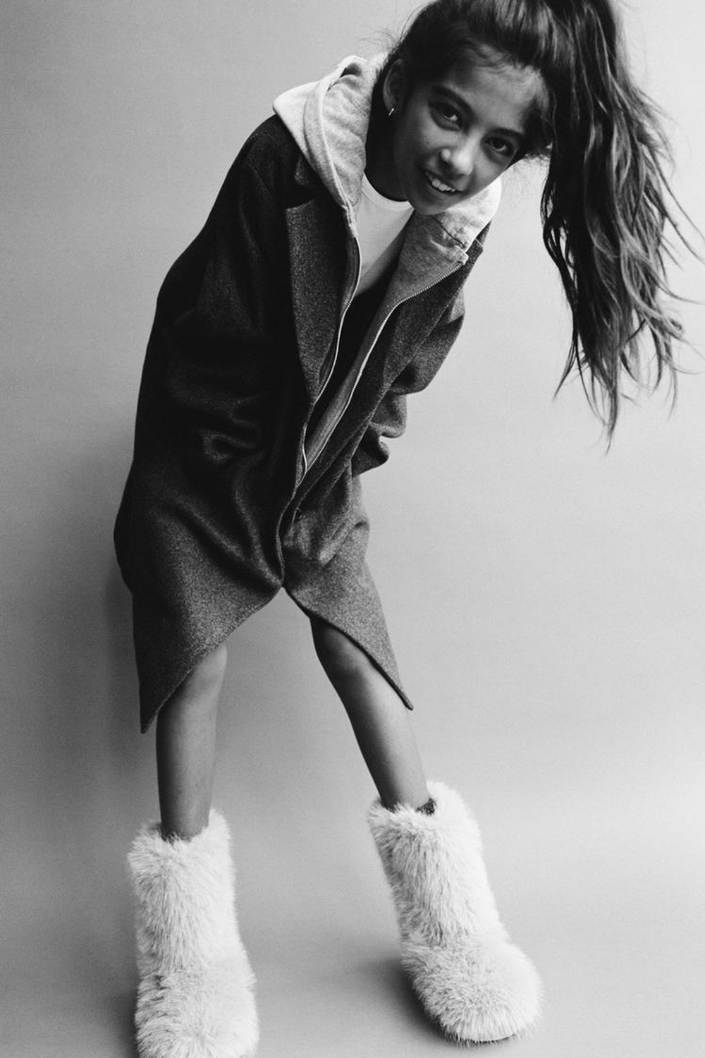 ZARA ДЛИННОЕ ПАЛЬТО СО СЪЕМНЫМ КАПЮШОНОМ, СЕРЫЙ