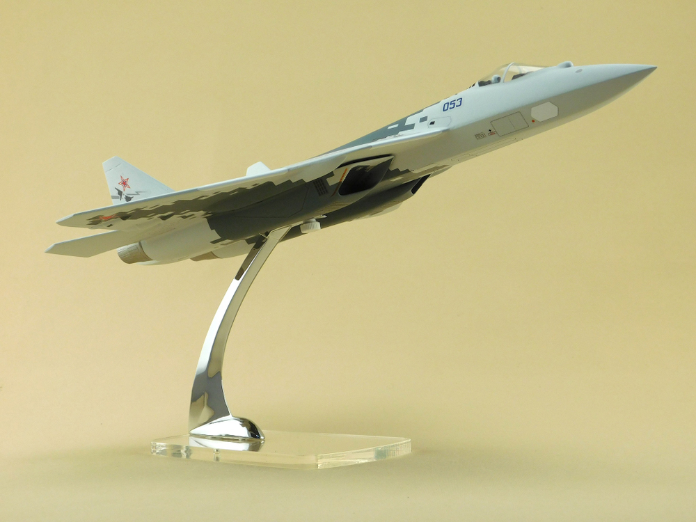 Модель самолета Су-57 (М1:48, 053, Пиксели светлые)