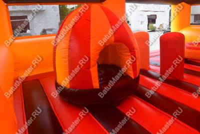 Коммерческий надувной батут "Сказочный комплекс" с крышей, желто-красный 12*8*4,8 м