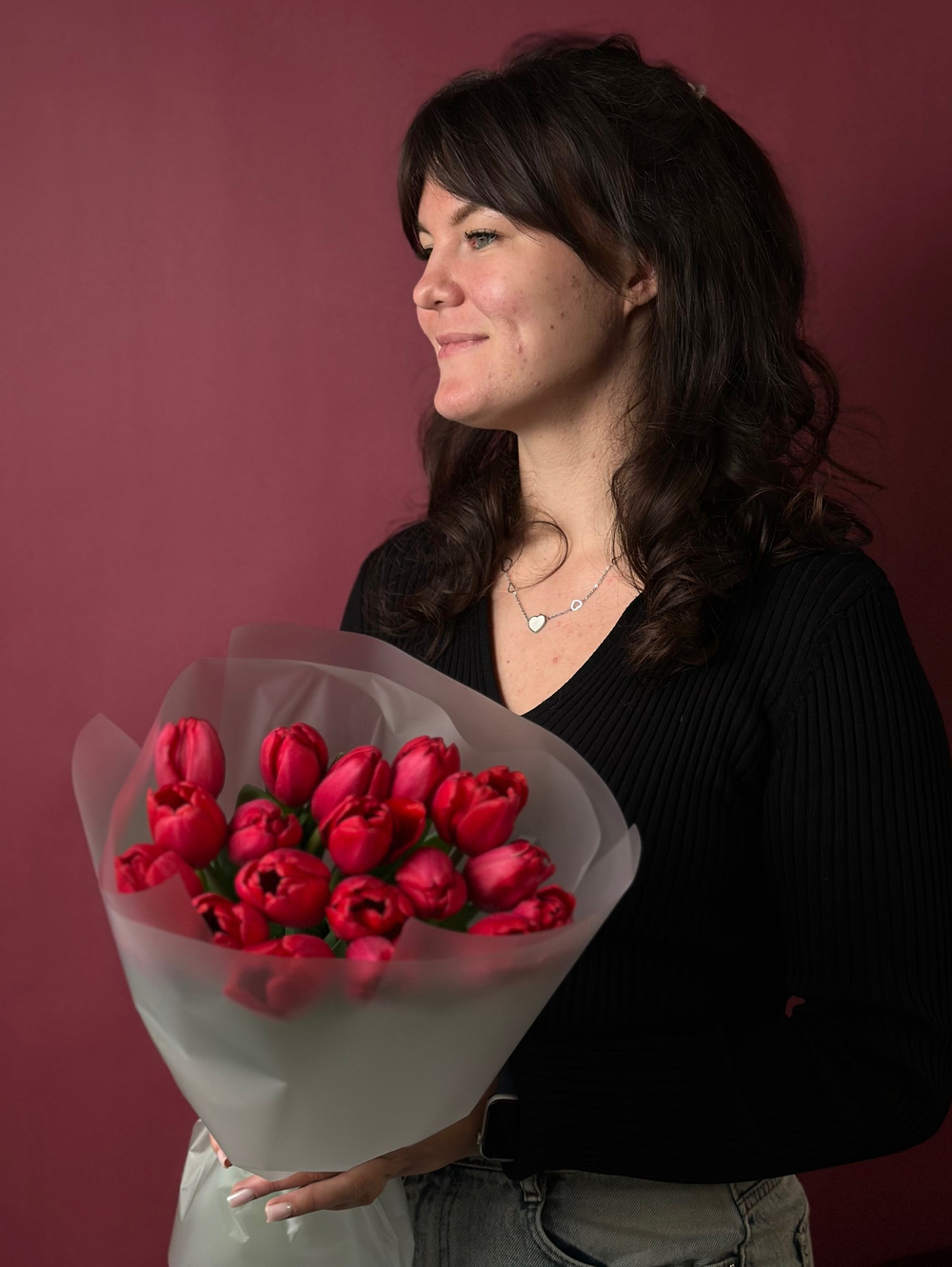 Букет бордовых гладких тюльпанов