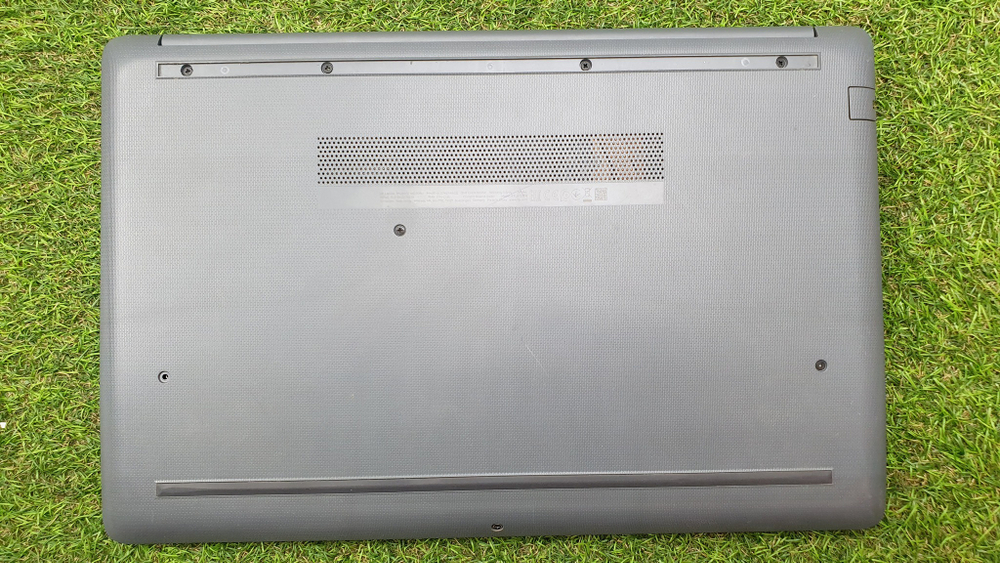 Ноутбук HP i5-7/4 Gb/Mx110 2 ГБ/FHD/15-da0308ur [5cs74ea]/Windows 10