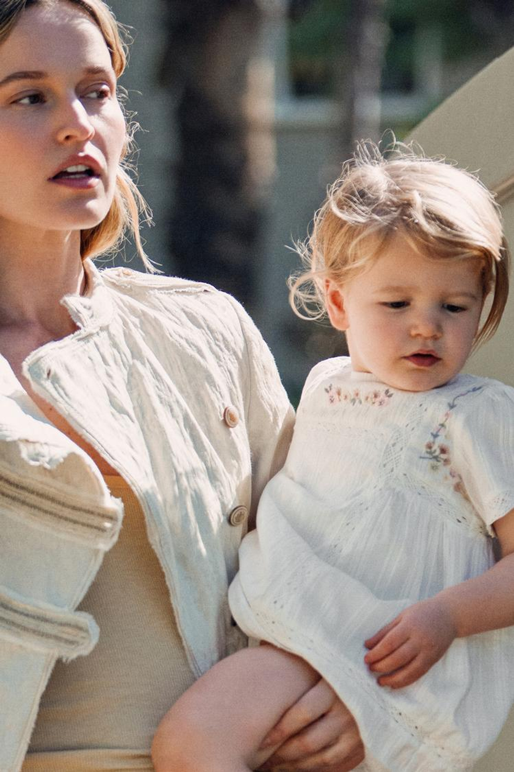 ZARA ПЛАТЬЕ И ТРУСИКИ С ЦВЕТОЧНОЙ ВЫШИВКОЙ, ЖЕЛТОВАТО-БЕЛЫЙ