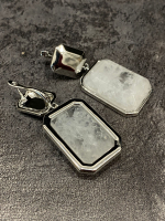 Серьги из двух прямоугольников с кварцем, оттенок серебро