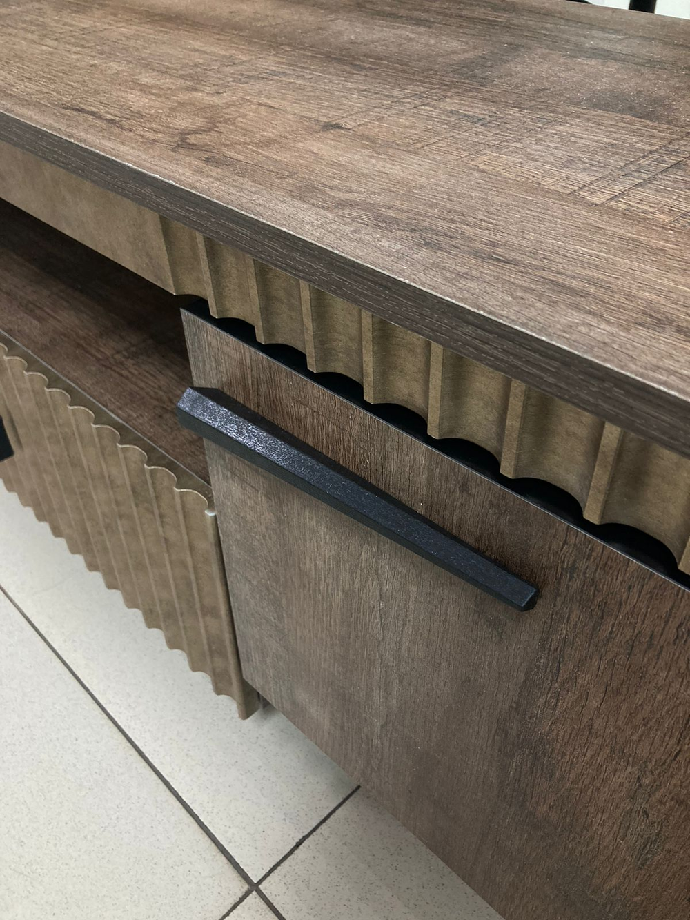 Тумба под ТВ №1 с ножками Ольга-3 дуб коми/голден Пэлас