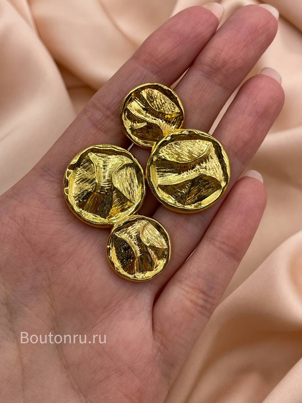 Пуговицы золотистые лимонные объемные жатый металл