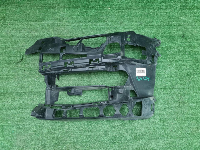 Кронштейн переднего бампера BMW 5er G30 (17-20)