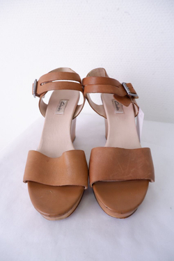 Босоножки Clarks модные 38 размер