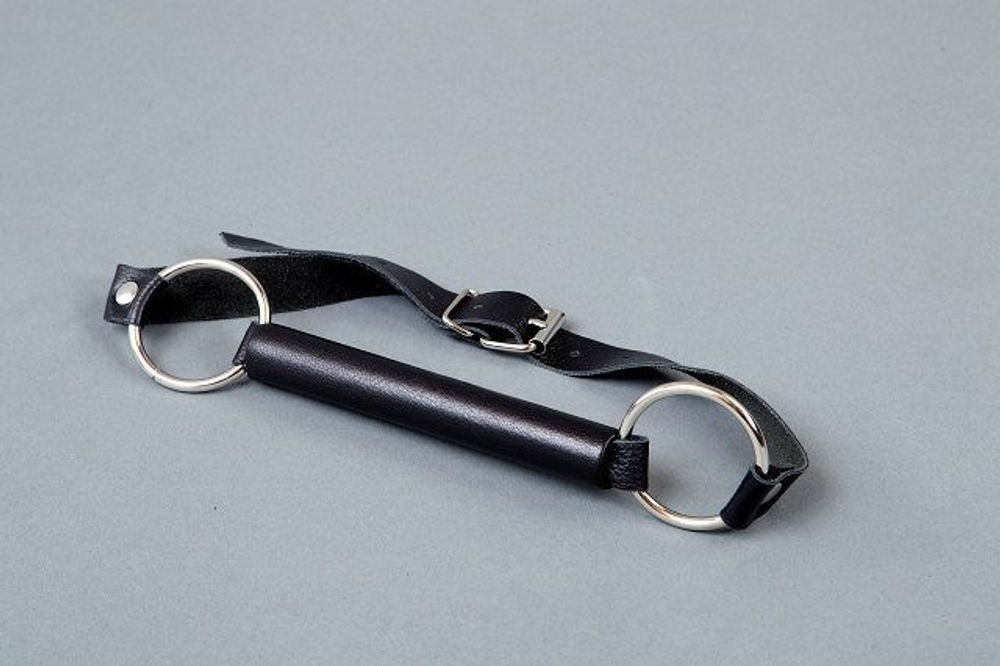 Чёрный кляп-трензель на регулируемых ремешках (Цвет: черный)