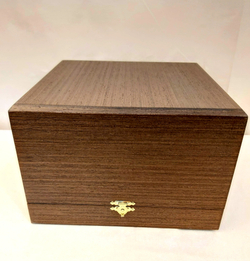 Икорница "Осетр" на срезе агата с крышечкой