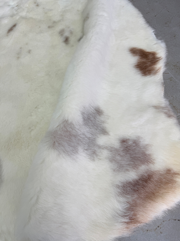 Шкура коврик меховой прикроватный овчина, 100х65 см.