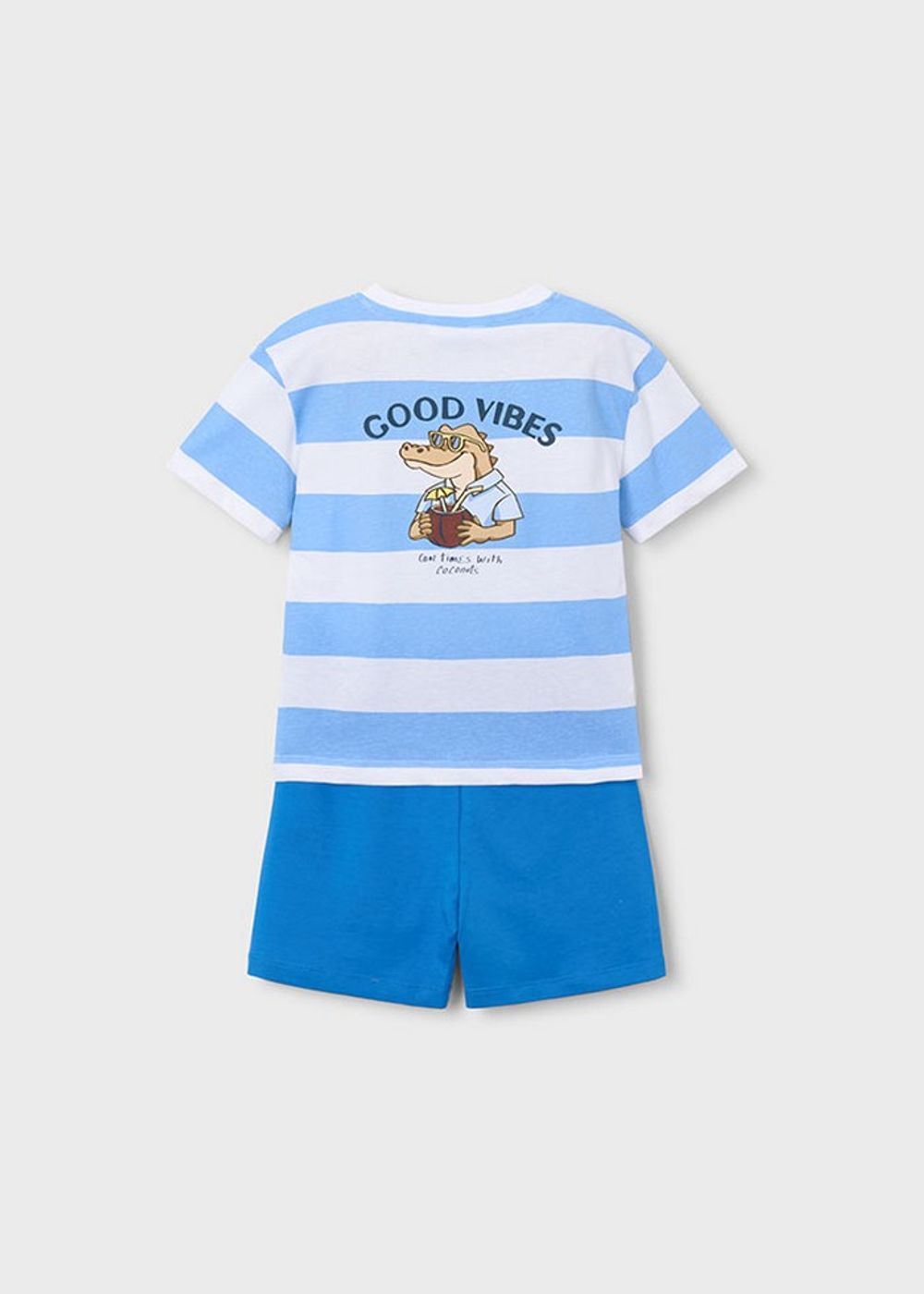 футболка с шортами