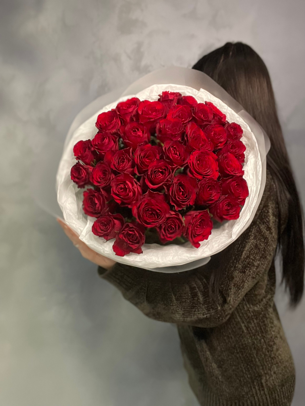 Букет Страстная ночь 35 роз в оформление.