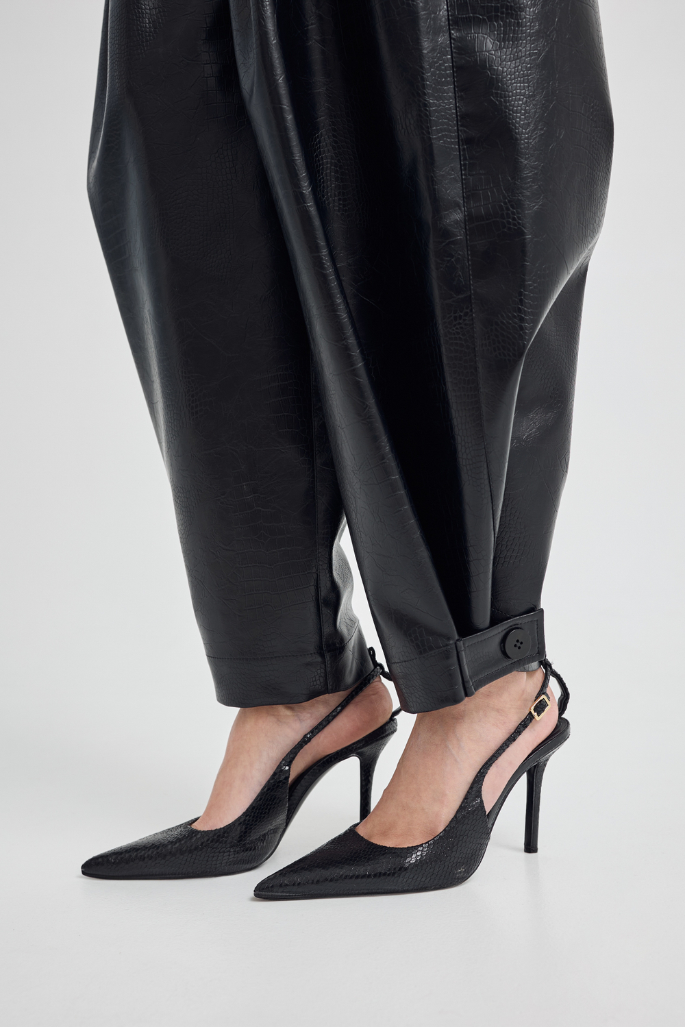 Брюки из экокожи