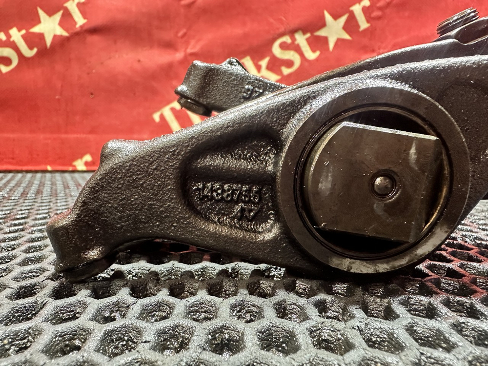 Вал рокеров в сборе