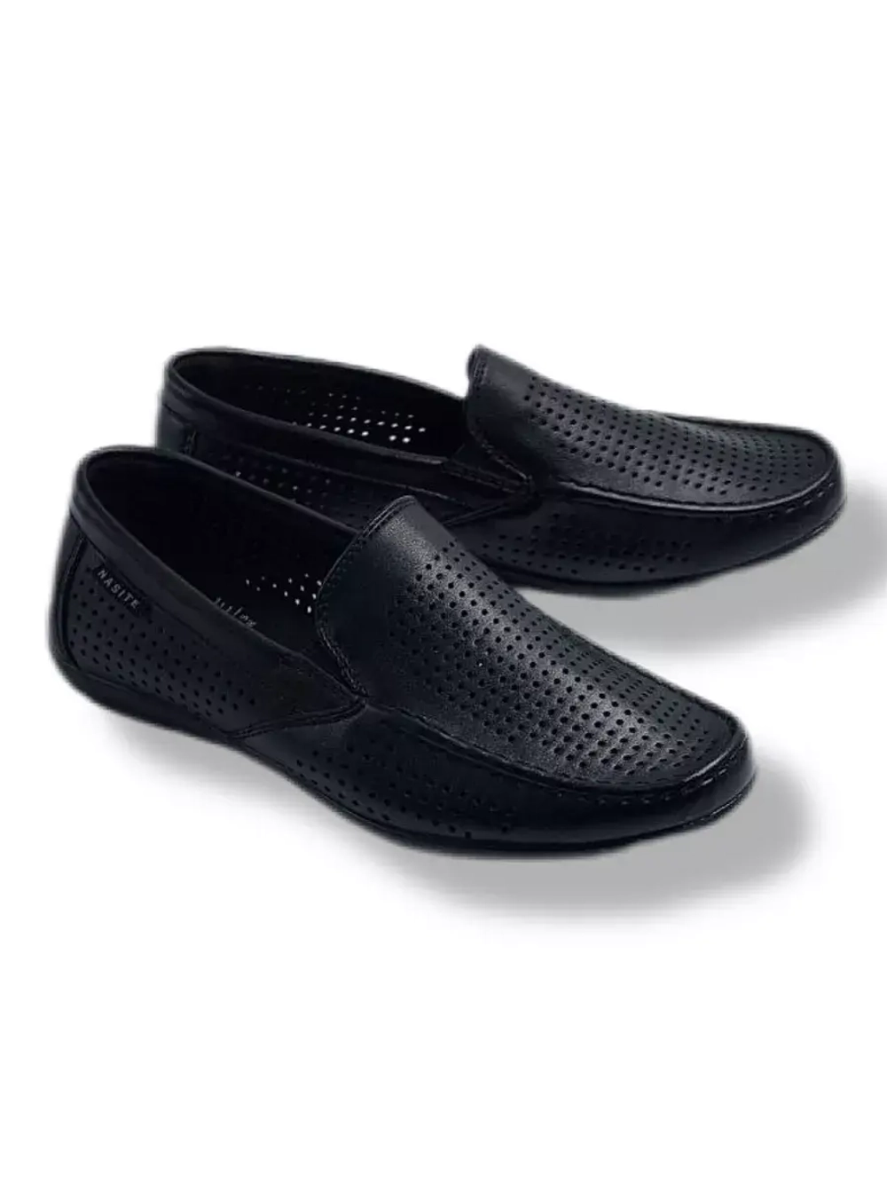 Мокасины для мальчика классические.