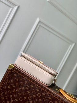 Louis Vuitton Pochette Metis