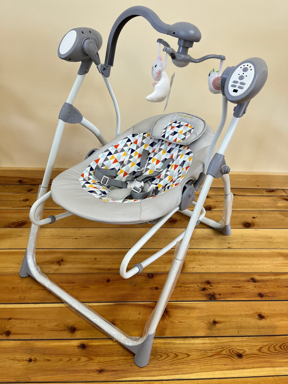 Стул для кормления -электрический качель LUXMOM 901 решётка