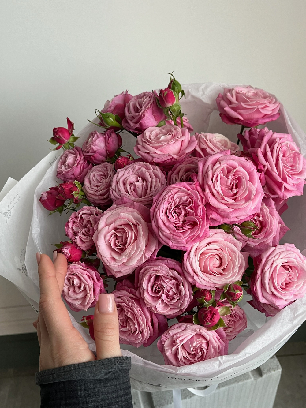 Букет из кустовых пионовидных роз в розовом оттенке 