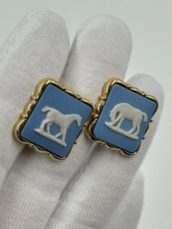 Запонки голубые с лошадьми Wedgwood