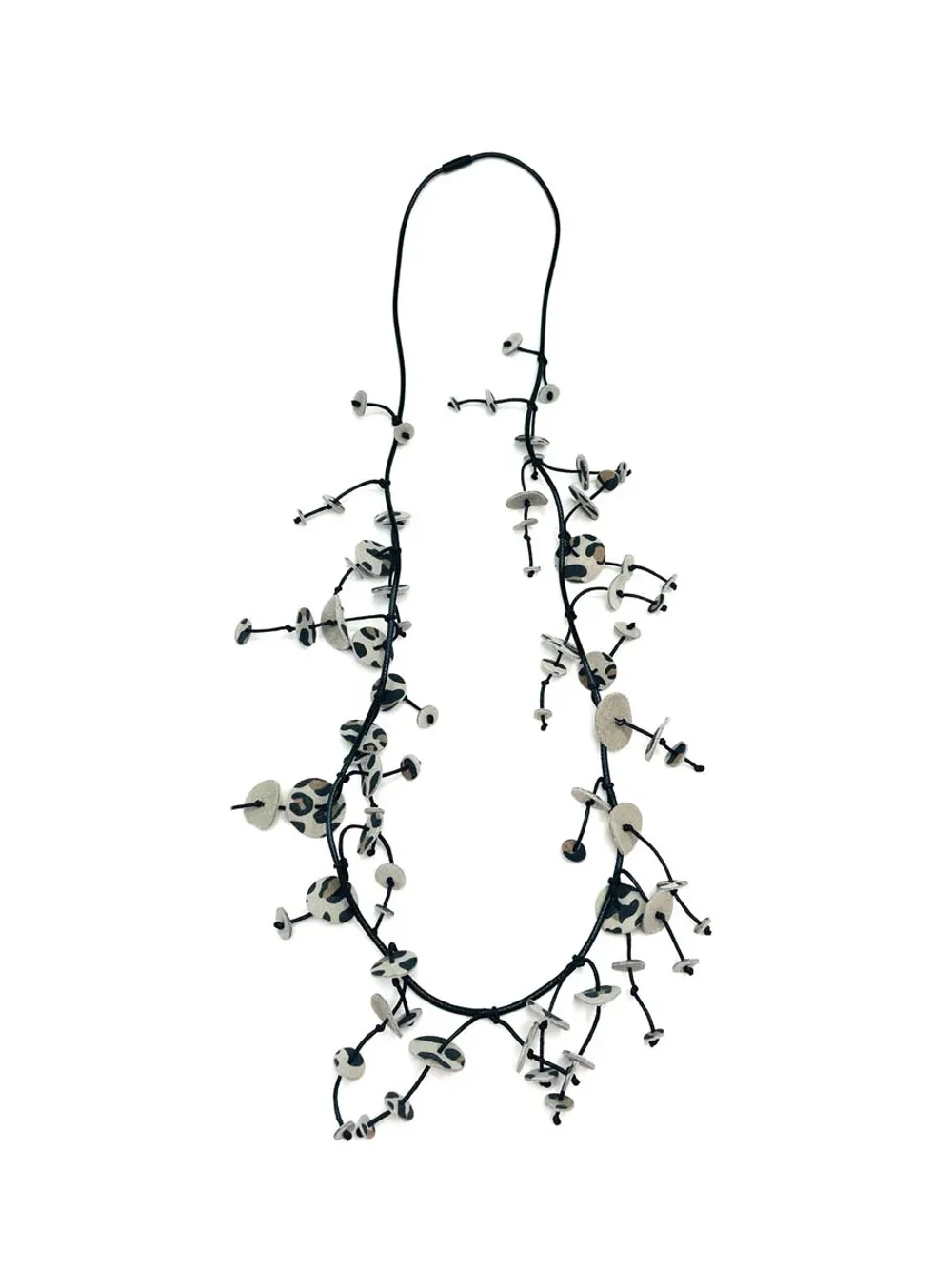 КОЛЬЕ ИЗ ЗАМШИ