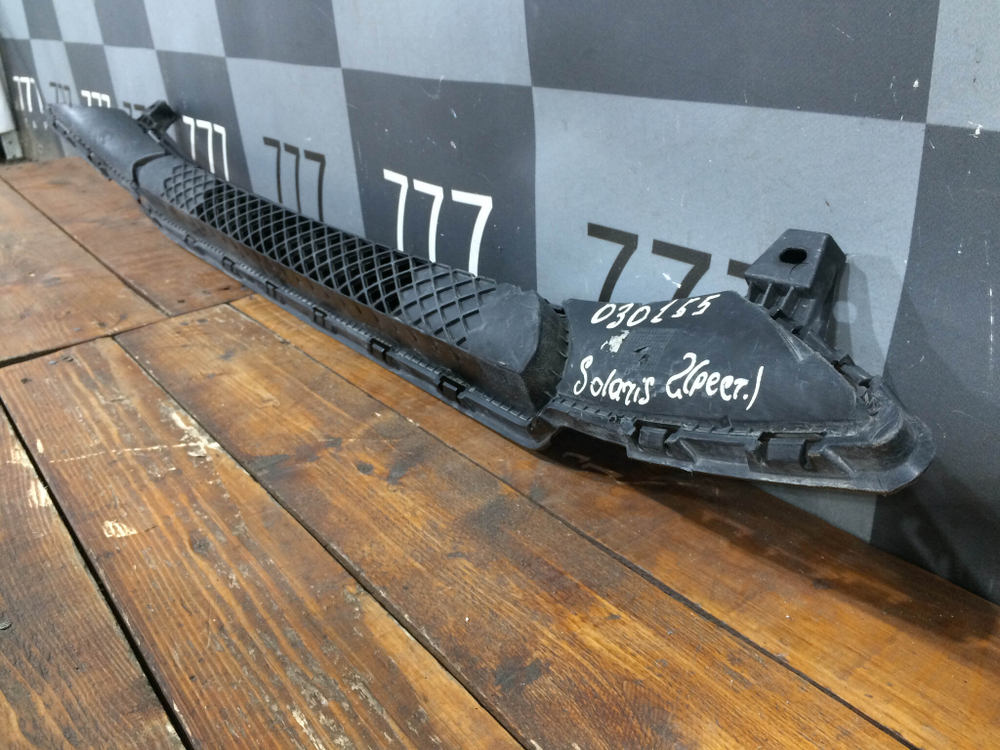 Решетка переднего бампера Hyundai Solaris 2 (HCR) 20-нв Б/У Оригинал 86561H5500