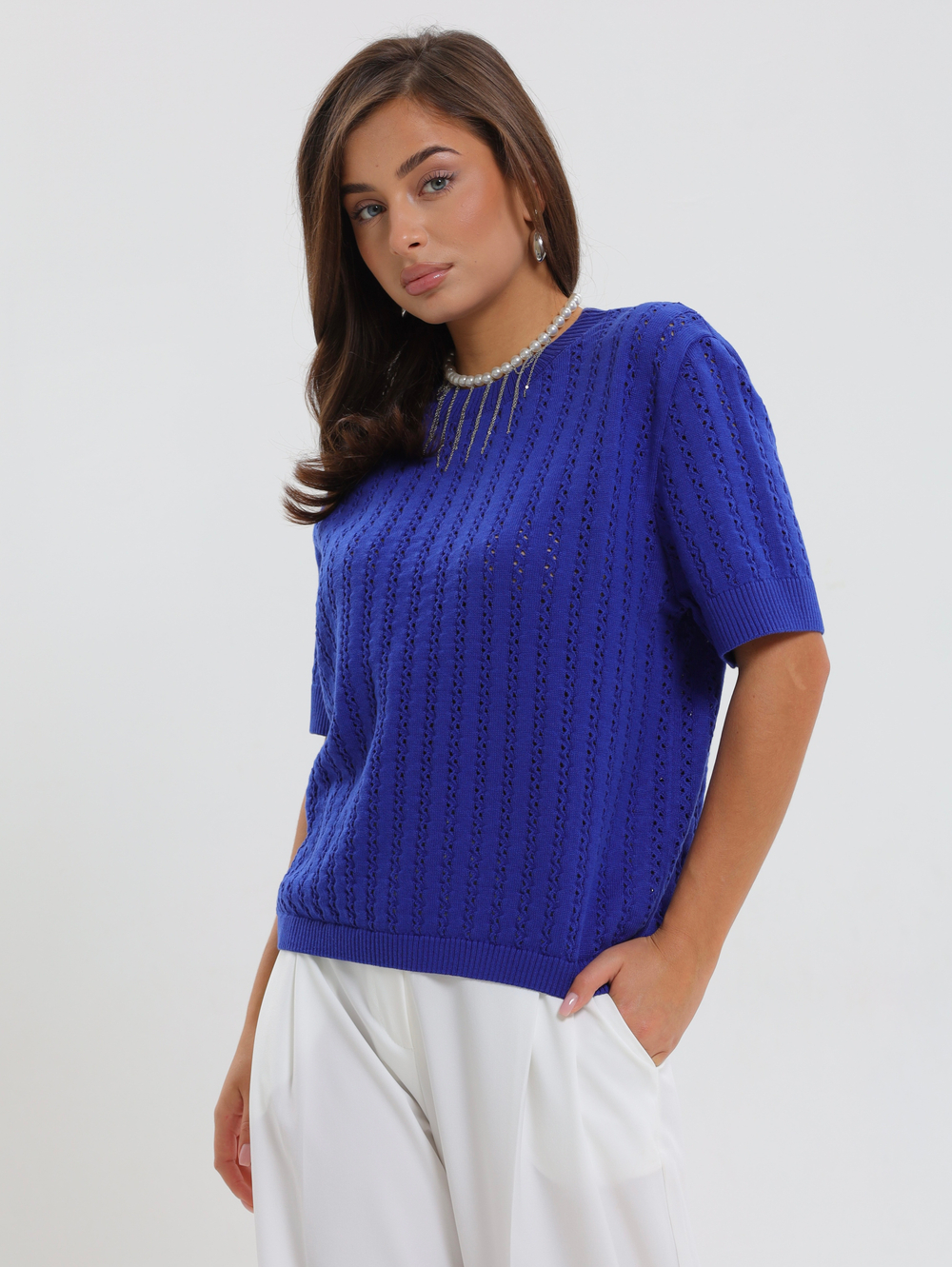 Ажурная футболка с вертикальными полосами