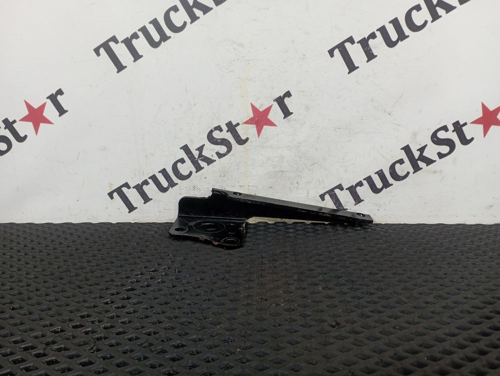 Кронштейн амортизатора