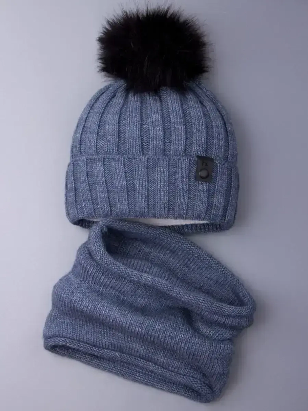 Шапка детская зимняя вязаная с помпоном и снуд