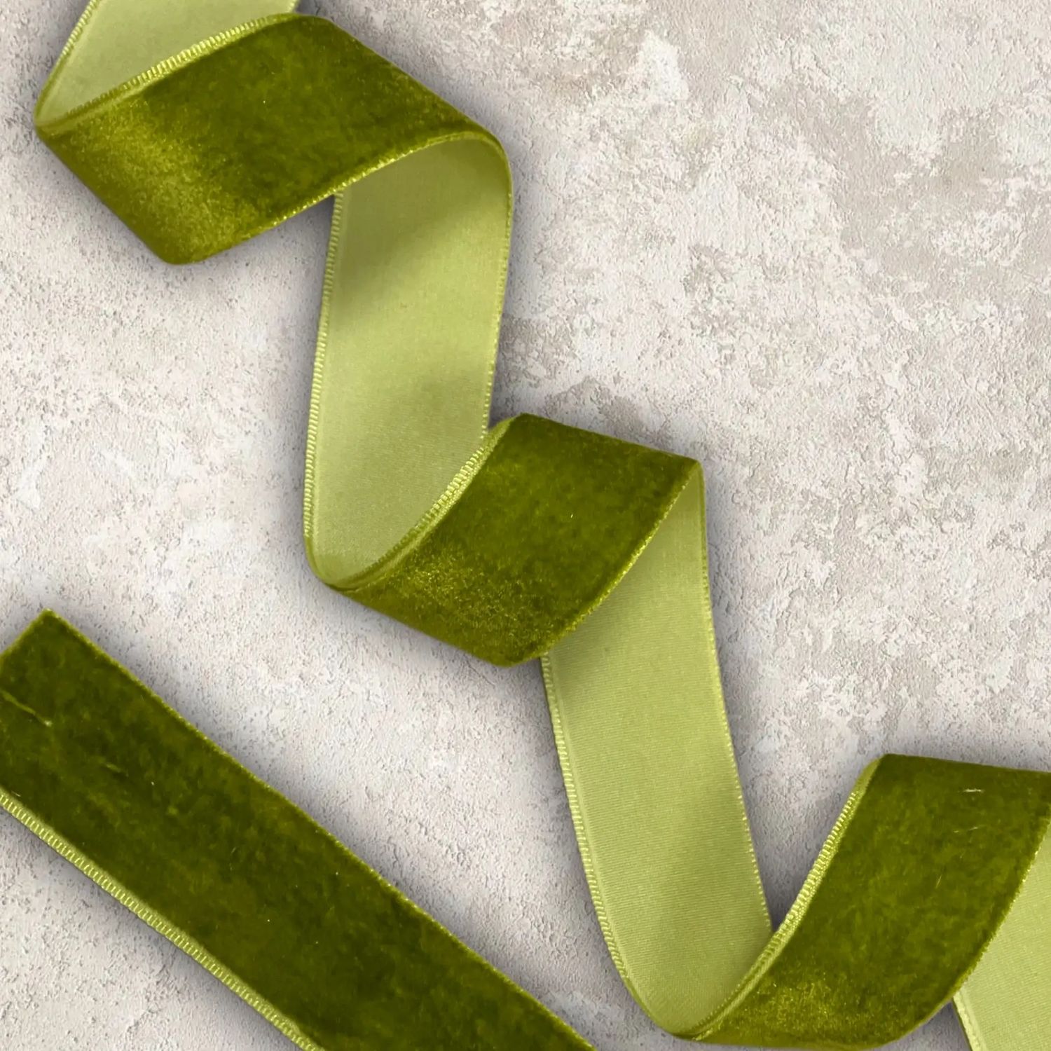 Лента бархатная 2,5 см , цвет оливкоый (1м)