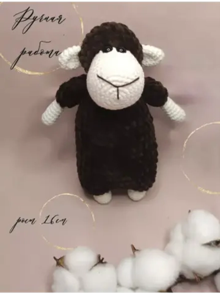 Вязаная игрушка "Шоколадная овечка"