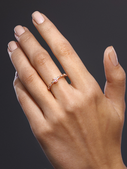 Кольцо из серебра со вставками из розовых фианитов