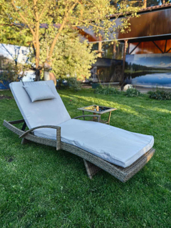 Комплект мебели из искусственного ротанга МАРА “MARA” Greige , шезлонг с подлокотниками и столик