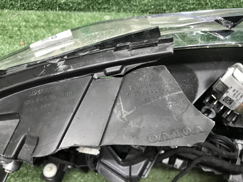 Битая Фара левая Volvo XC60 2 (2021-н.в.) LED