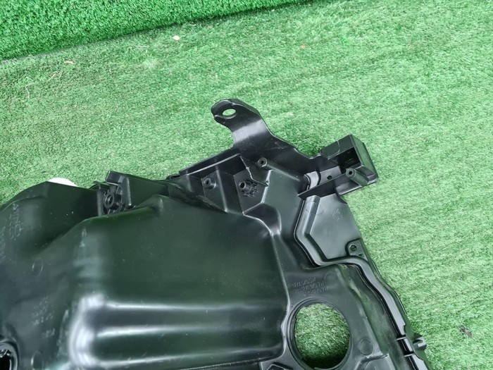 Корпус фары левый Toyota Land Cruiser 200 (15-21)