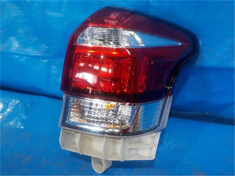 стоп правый Toyota Corolla Fielder NZE161 164 NKE165 13-106