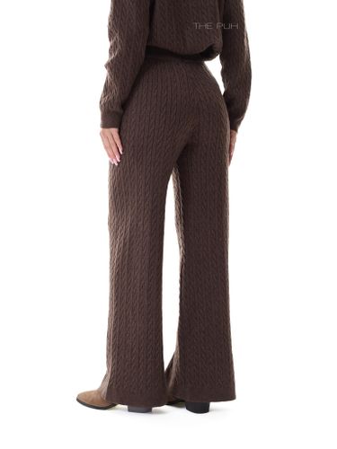 Шоколадный трикотажный костюм в косичку