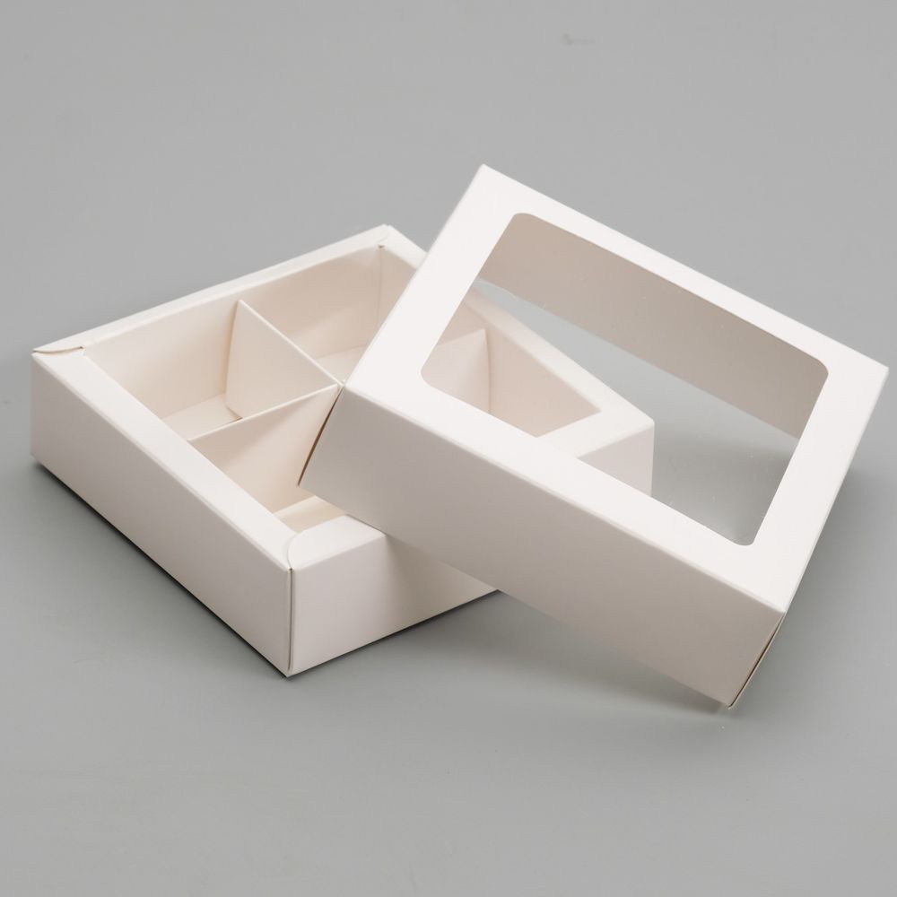 Коробка на 4 конфеты белая 12,5*12,5*3,5 см
