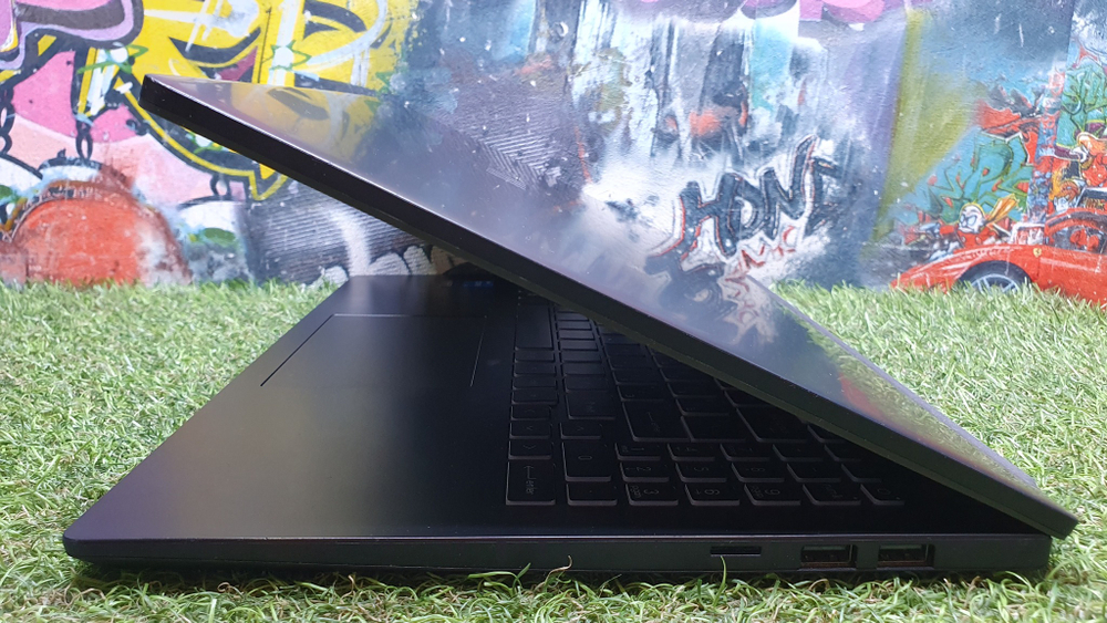 Ноутбук ультрабук MSI i3-12/8Gb/FHD