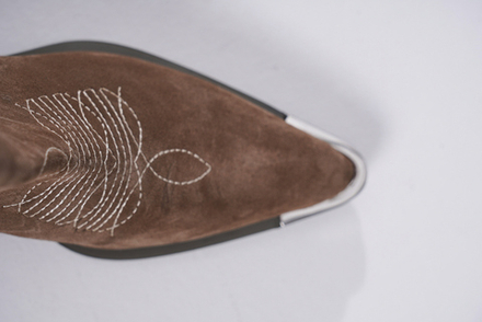 Казаки из натуральной замши со стальным носиком AMALIA