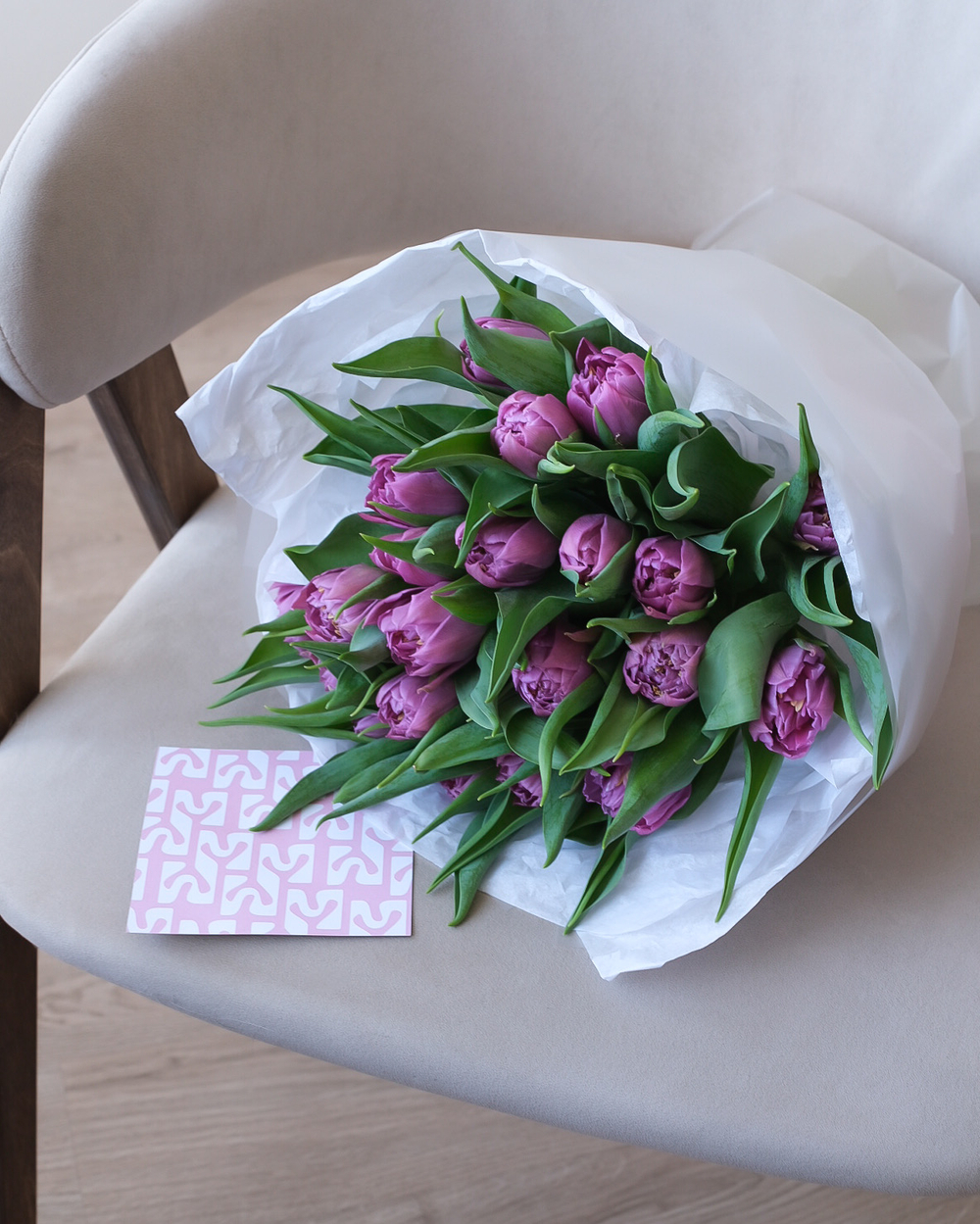Моно из 21 сиреневого пионовидного тюльпана