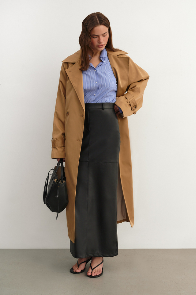 Юбка из экокожи прямого силуэта c рельефом