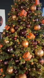 Елка с гирляндой «Эрмитажная» (Литая хвоя) от 1,5 м до 2,7 м