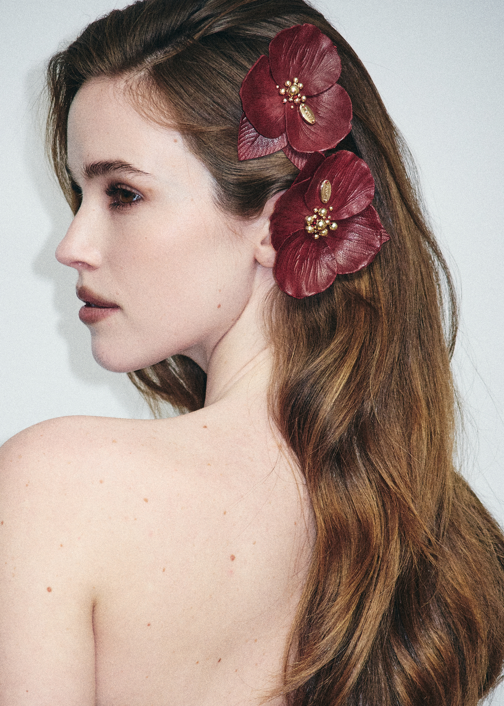 Заколка пион из натуральной кожи