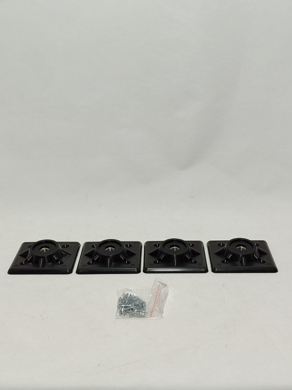 Крепление для мебельных ножек Ширина 7 см, диаметр отв 10мм/ 4 штуки