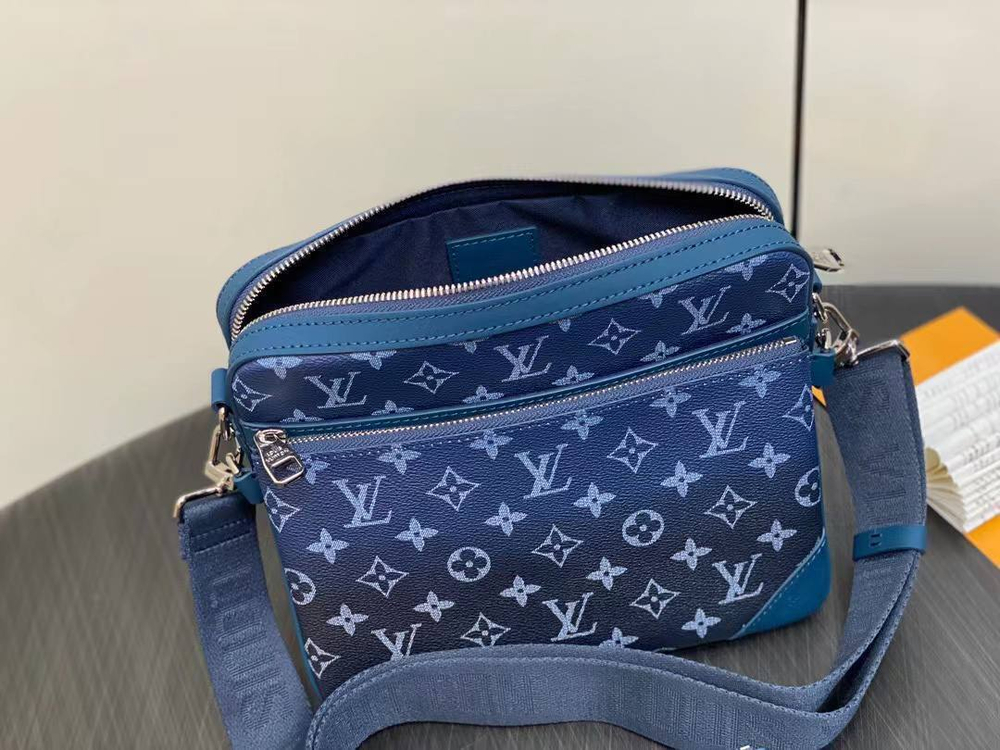 Сумка-мессенджер Louis Vuitton