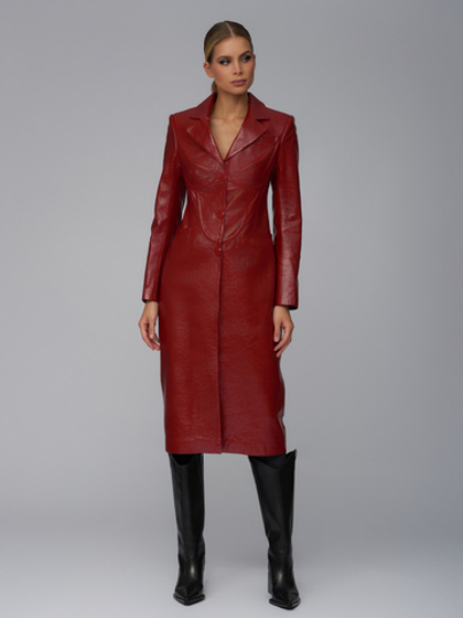 Женский красный кожаный плащ