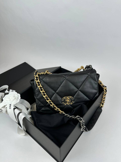 Сумка Chanel 19
