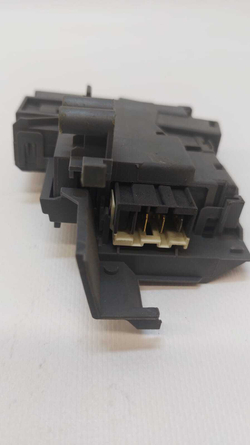 59 Замок люка для стиральной машины с вертикальной загрузкой Whirlpool INT026WH DA061667 б/у