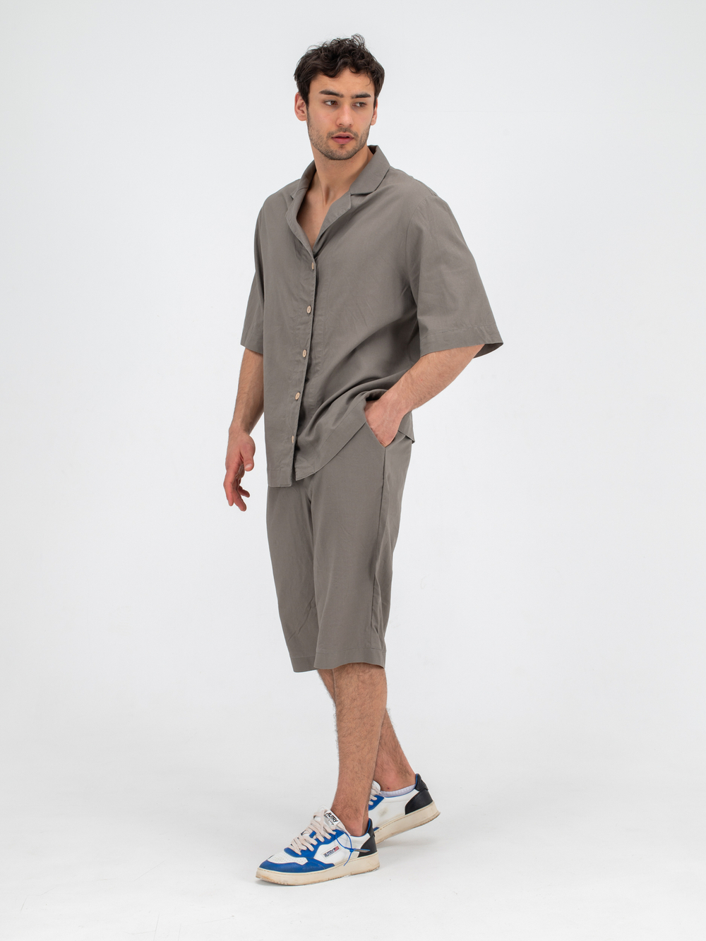Костюм льняной с шортами. Хаки