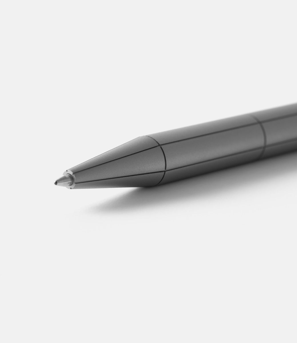 22 studio Seam Ballpoint Pen Anodized Grey — ручка из алюминия